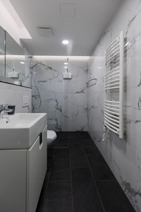 Villa Bauhaus Wellness Apartman 102 Siófok Buitenkant foto